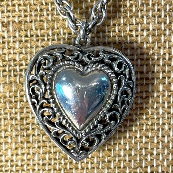 Vintage sterling silver filigree heart on sterling silver chain - Picture 1 of 12